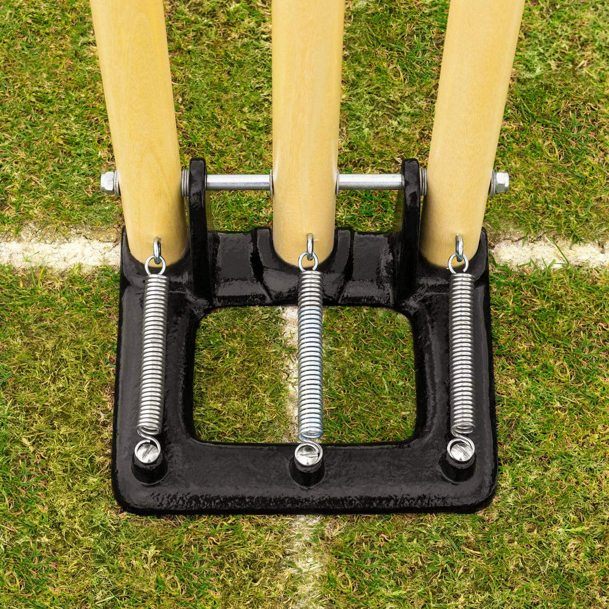 FORTRESS Forza Spring Back Cricket Stumps â Freestanding Wicket Set